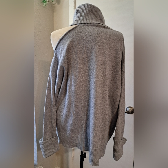 1.State Cutout Turtleneck Sweater - Picture 7 of 9